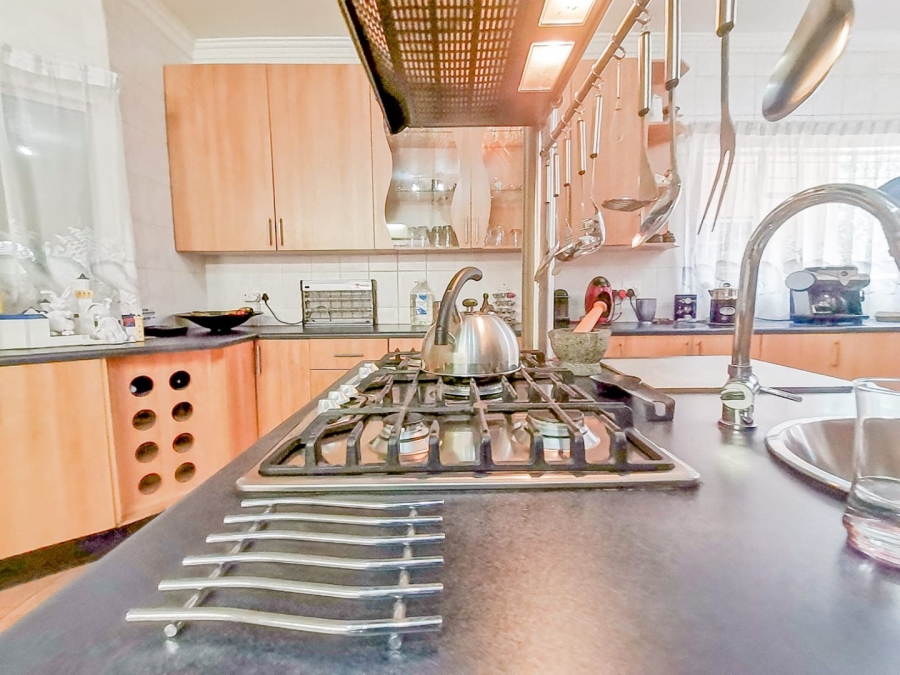 7 Bedroom Property for Sale in Parklands Western Cape